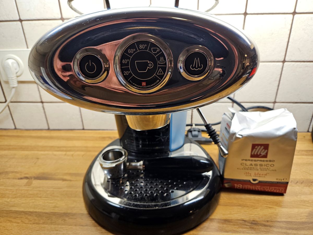 FrancisFrancis 4.jpg